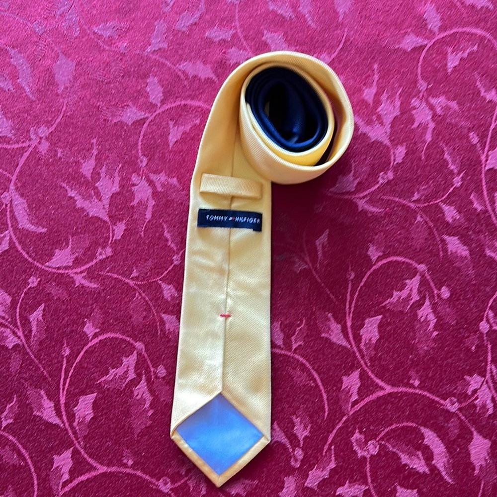 Tommy Hilfiger Yellow Silk Tie Modern Geometric Design EUC